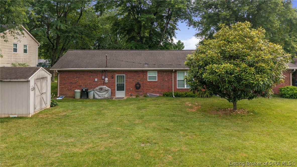405 Hemlock Road Jeffersonville, IN 47130 - Photo 13 of 48