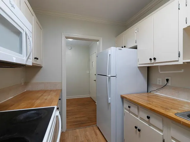 $1,395 | 438 Carriage Drive Northeast, Atlanta, GA 30328