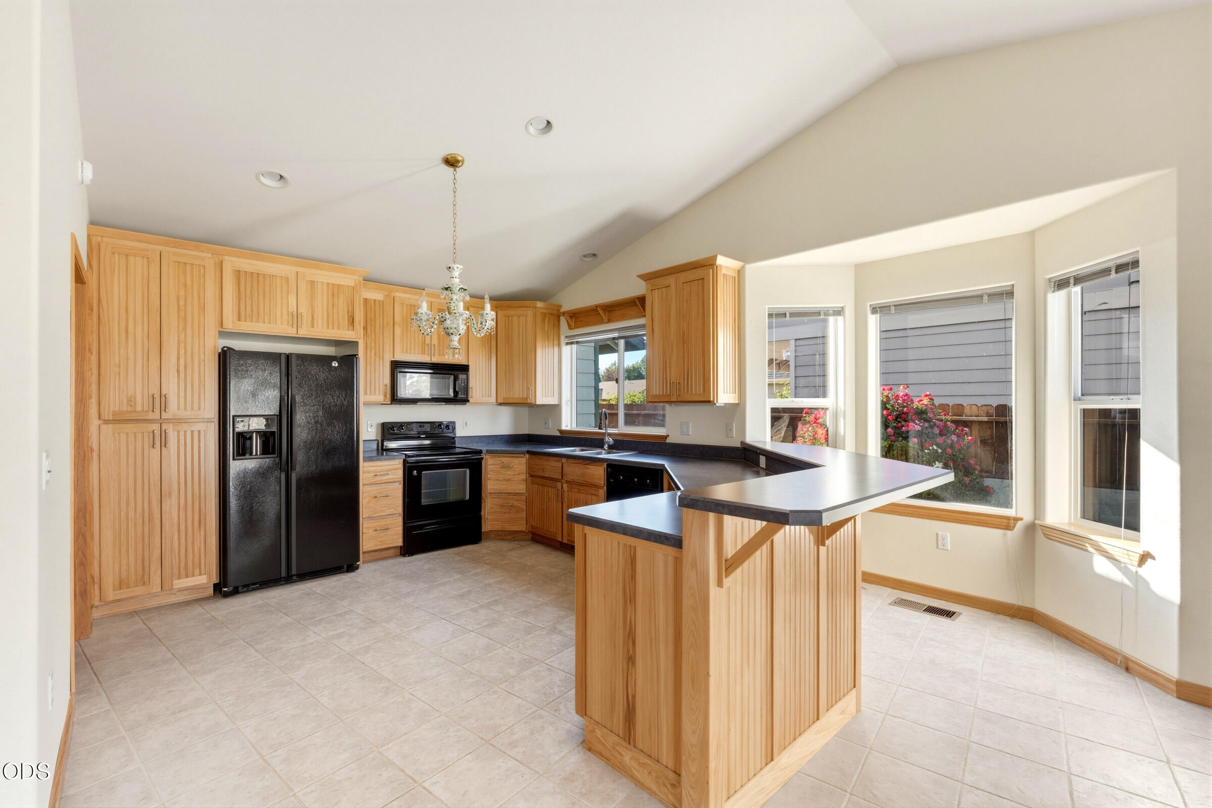 1128 Southwest Rimrock Way Redmond, OR 97756 - Photo 9 of 46