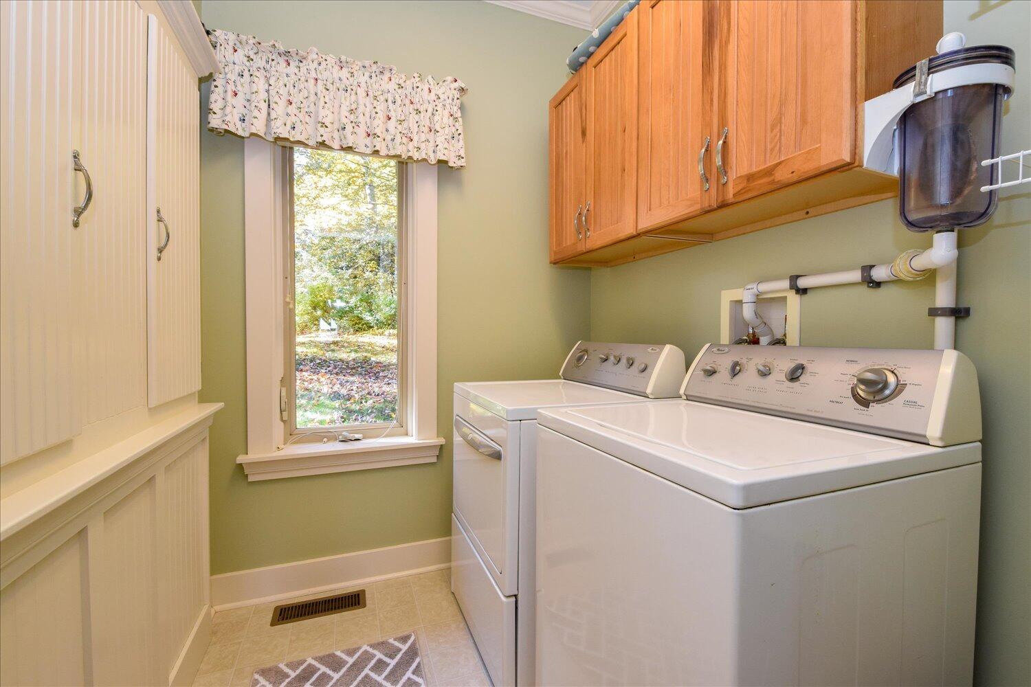 333 Hemlock Ridge Road Southeast Copper Hill, VA 24079 - Photo 26 of 45 a utility room with dryer and washer