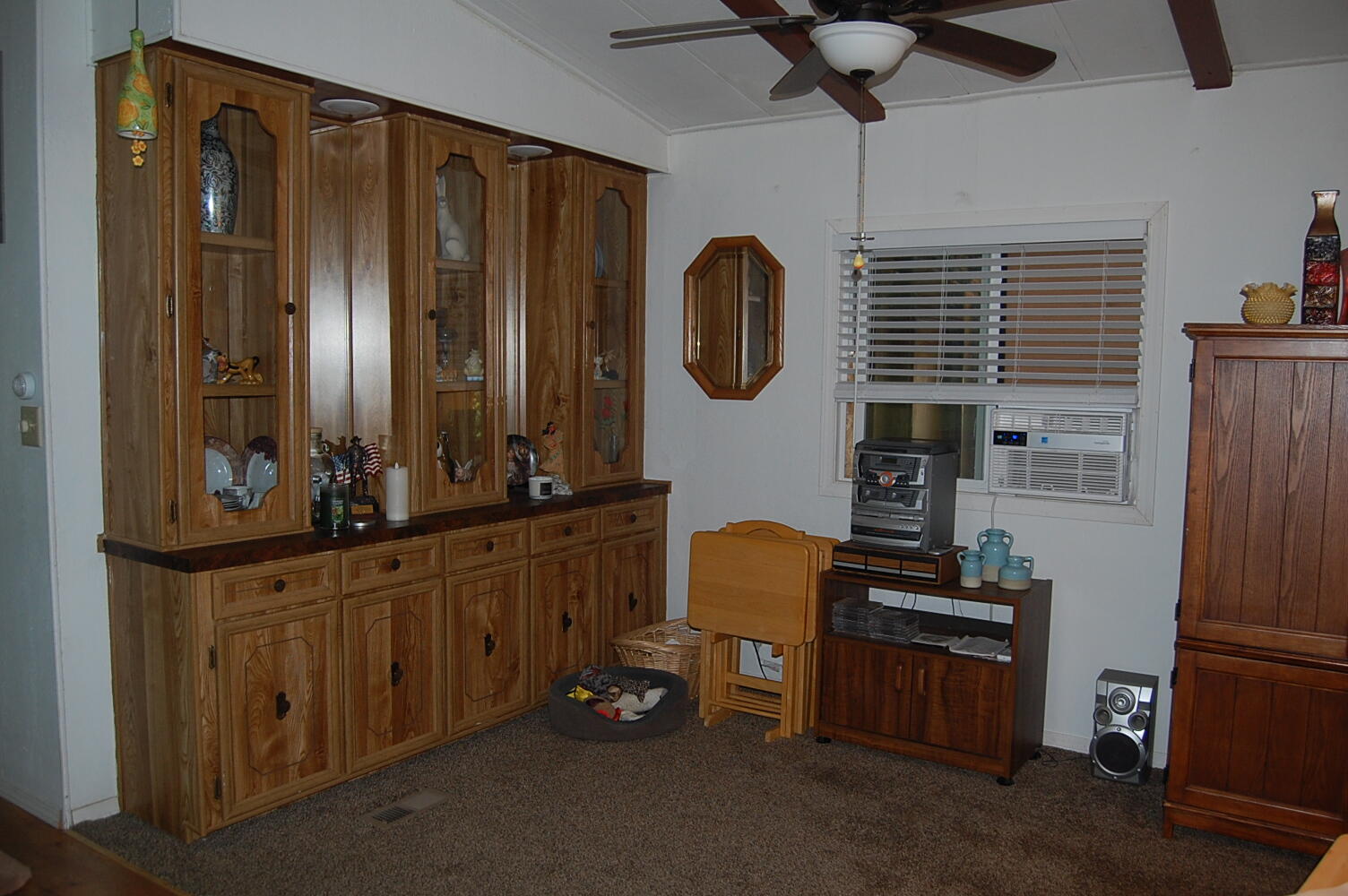 350 Hamilton Avenue Cave Junction, OR 97523 - Photo 6 of 23 Dining area