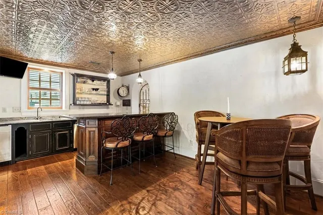 $2,250,000 | 8 Loch Ridge Drive, Greensboro, NC 27408