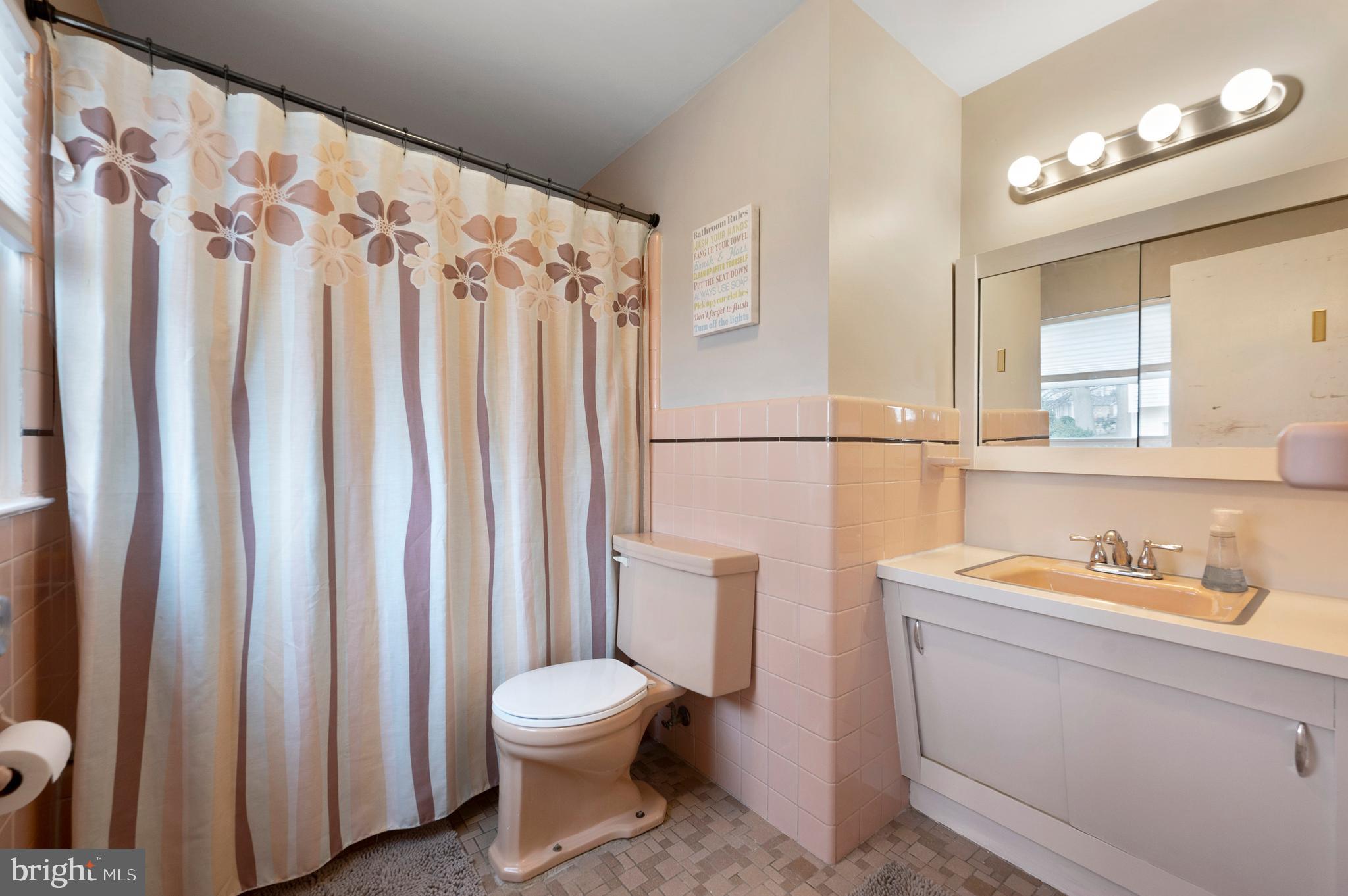 2333 Avon Road Ardmore, PA 19003 - Photo 16 of 22 Hall bathroom with tub/shower combo