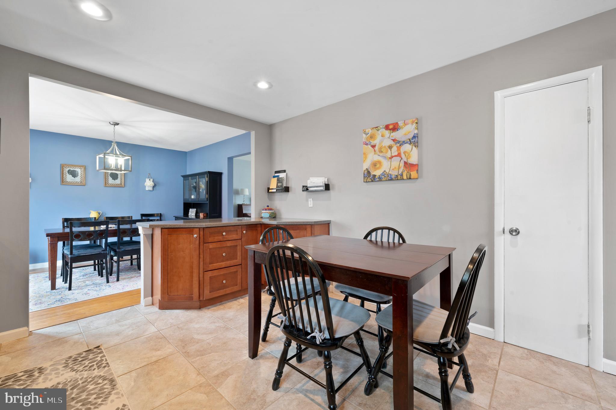 2333 Avon Road Ardmore, PA 19003 - Photo 8 of 22 Eat-in Kitchen with peninsula