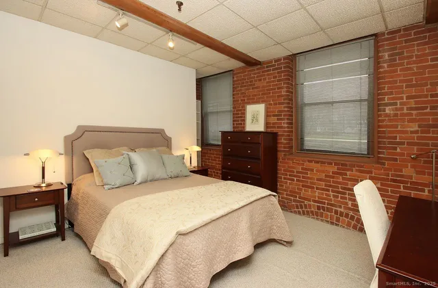 $179,900 | 222 Williams Street East, Unit 102, Glastonbury, CT 06033