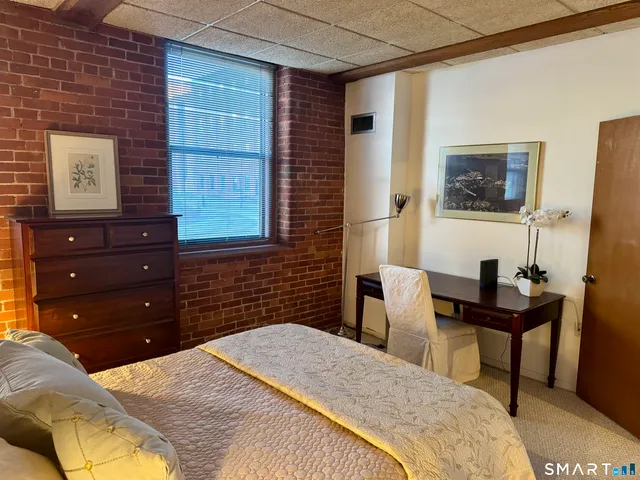 $179,900 | 222 Williams Street East, Unit 102, Glastonbury, CT 06033