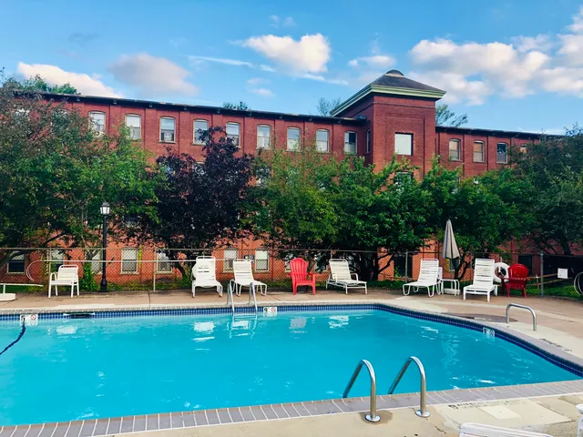 $179,900 | 222 Williams Street East, Unit 102, Glastonbury, CT 06033