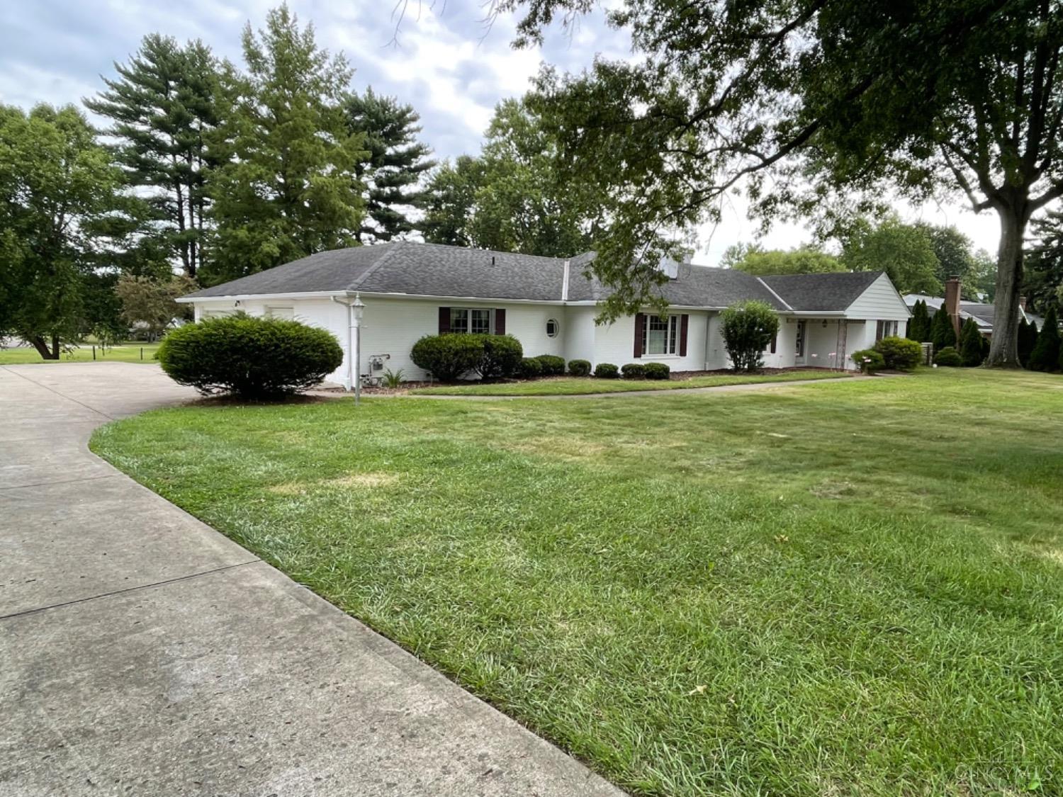 3160 East Galbraith Road Amberley, OH 45236 - Photo 2 of 25