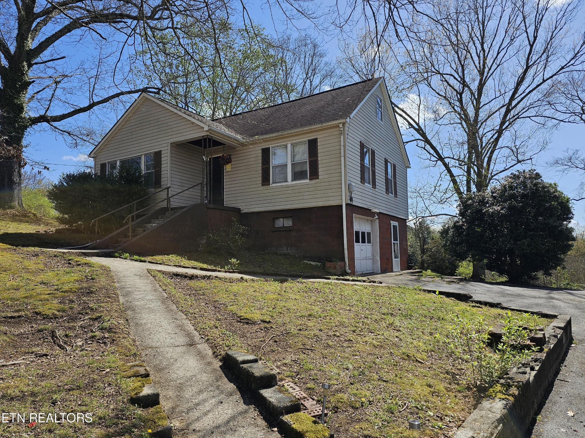 238 Harding Road Harriman, TN 37748 - Photo 2 of 29 Gallery Image 2