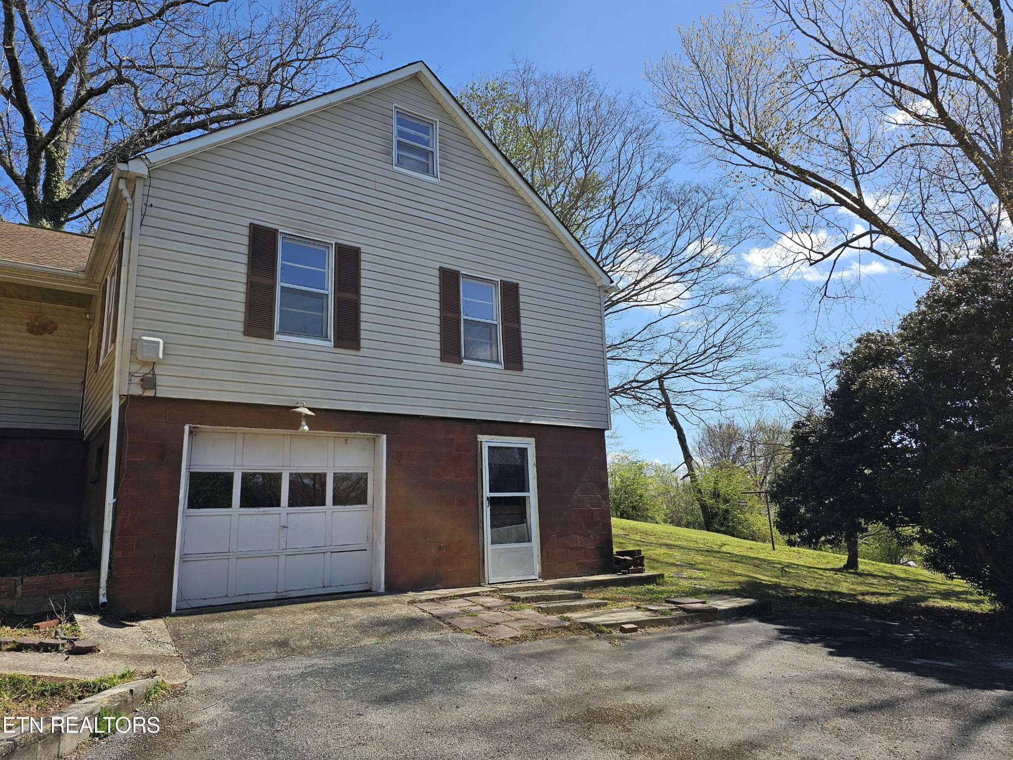 238 Harding Road Harriman, TN 37748 - Photo 3 of 29 Gallery Image 3