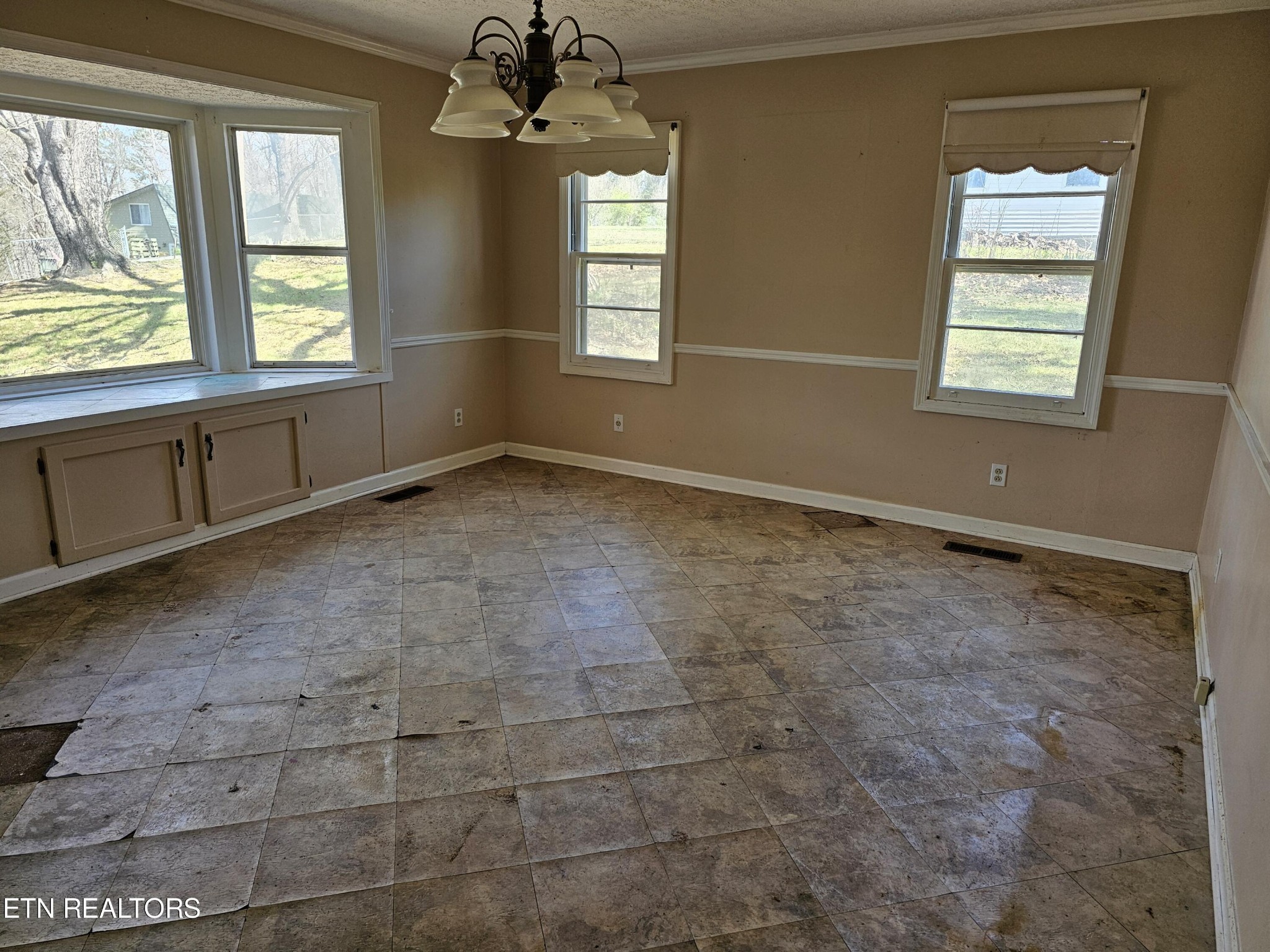 238 Harding Road Harriman, TN 37748 - Photo 8 of 29 Gallery Image 8
