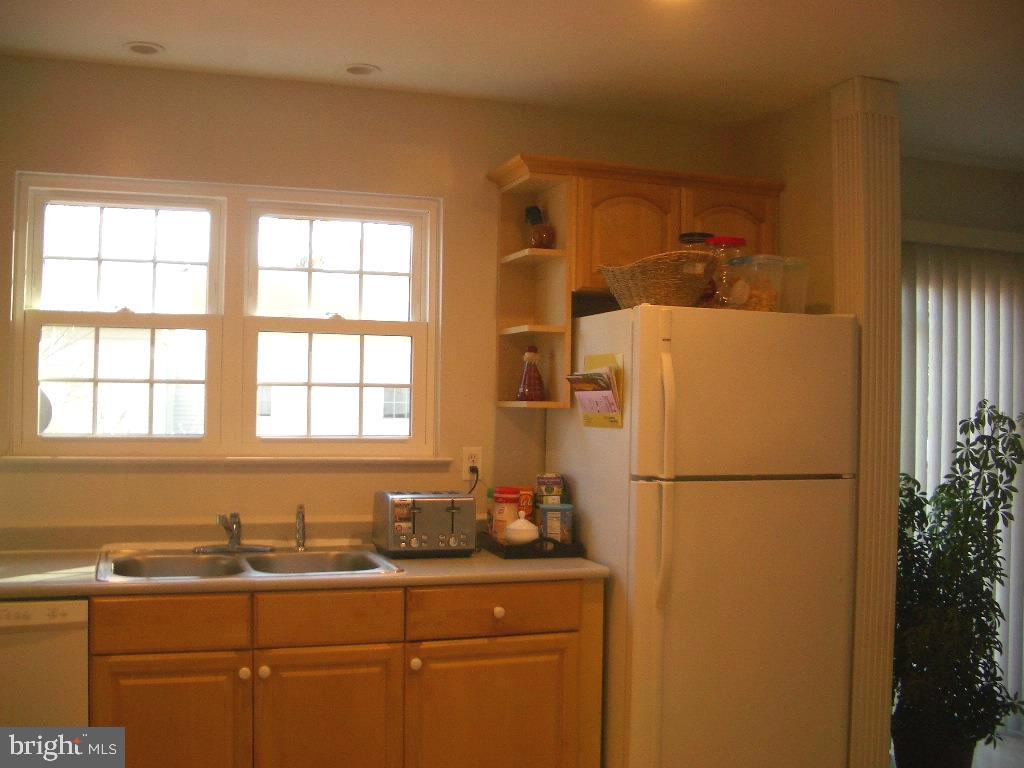 2805 Ashmont Terrace Silver Spring, MD 20906 - Photo 5 of 28 Lot's of sunlight