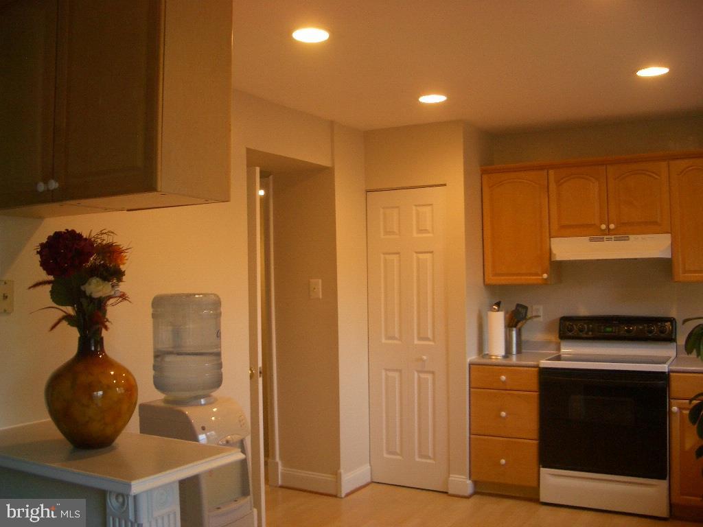 2805 Ashmont Terrace Silver Spring, MD 20906 - Photo 6 of 28 Kitchen with pantry