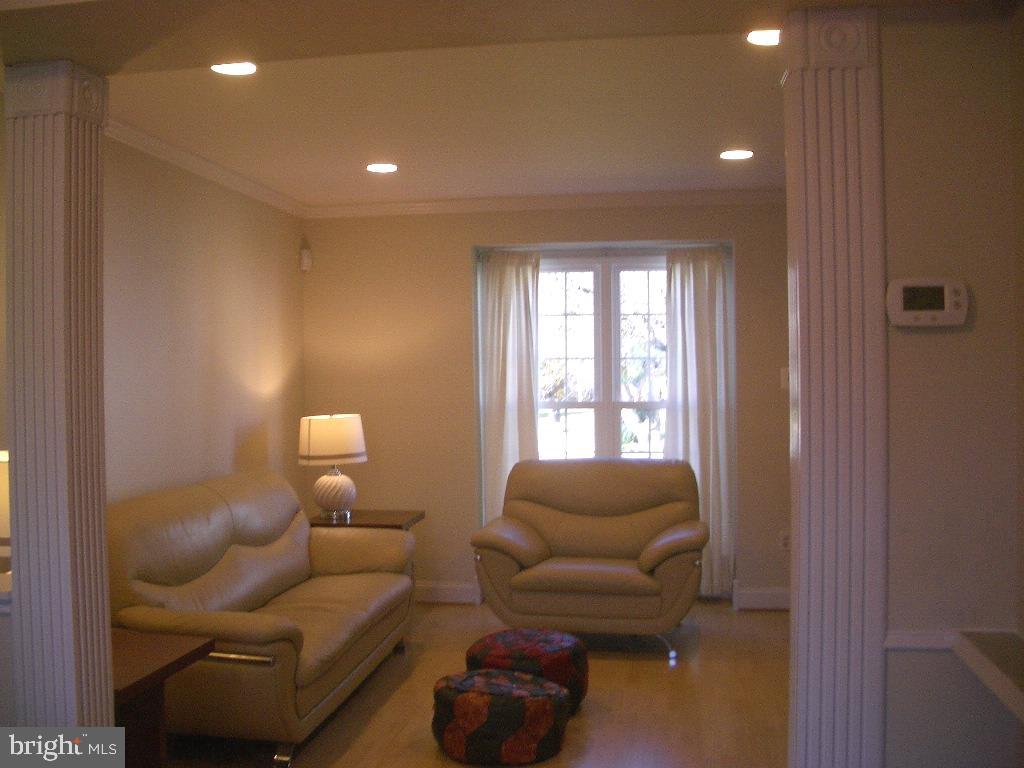 2805 Ashmont Terrace Silver Spring, MD 20906 - Photo 8 of 28 Living room