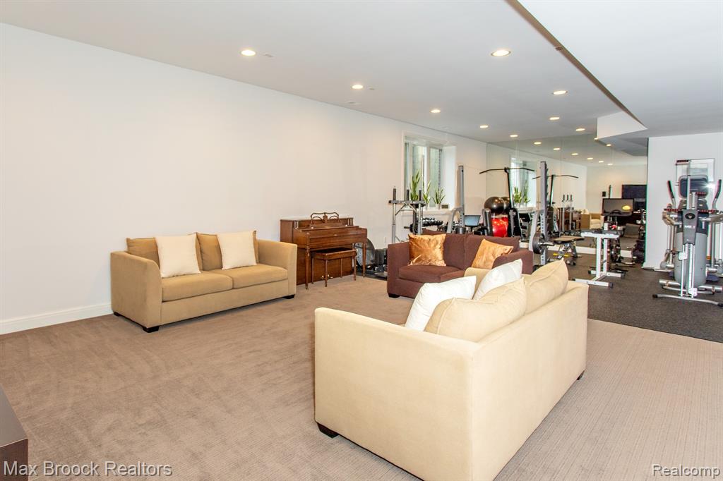 25925 York Road Royal Oak, MI 48067 - Photo 75 of 88