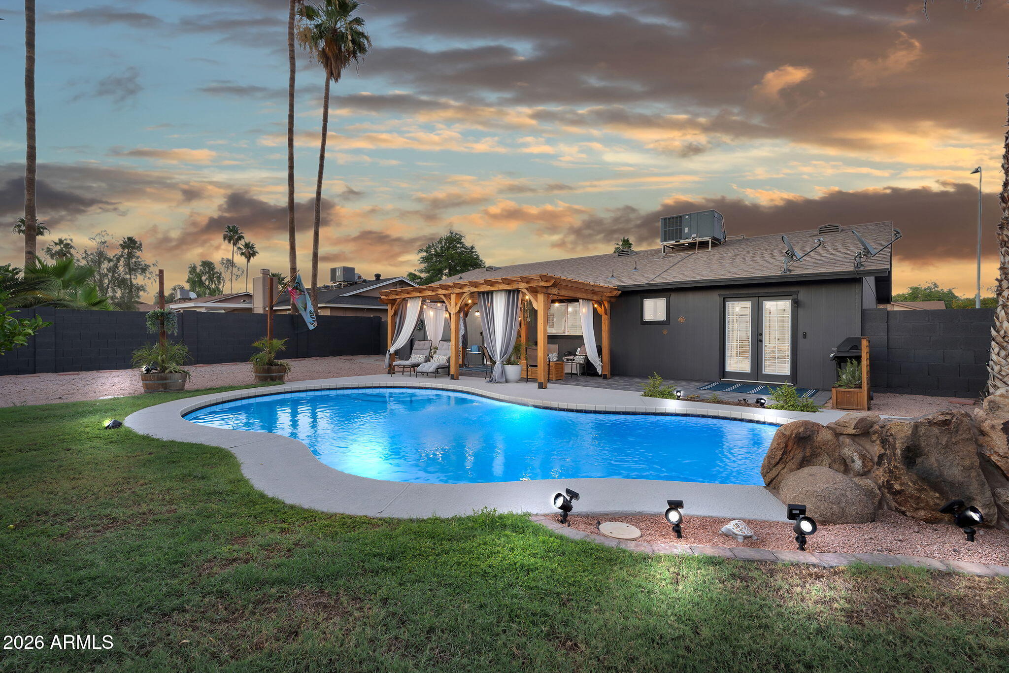 2512 South Evergreen Road Tempe, AZ 85282 - Photo 40 of 56 40-web-or-mls-2512 S Evergreen Rd-11