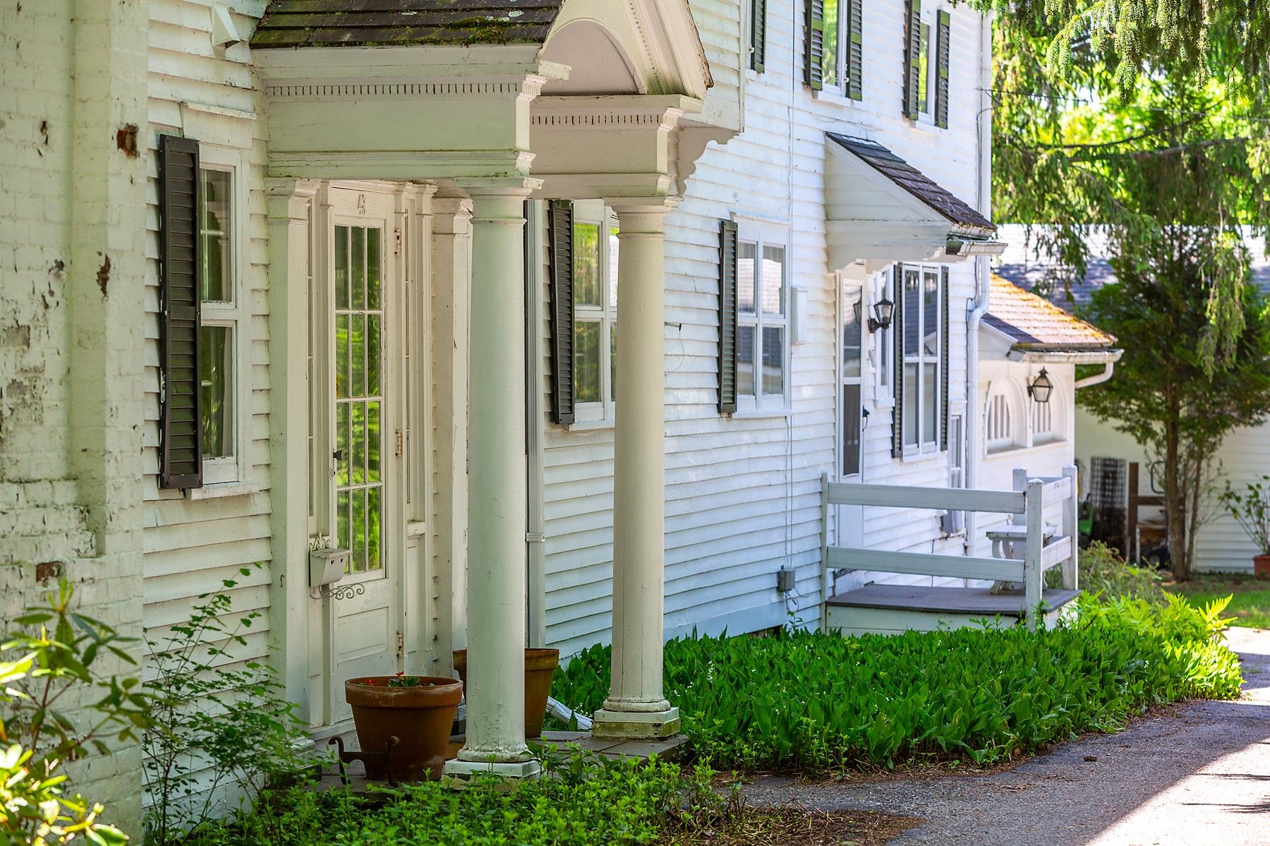 43 Monument Avenue Bennington, VT 05201 - Photo 3 of 40
