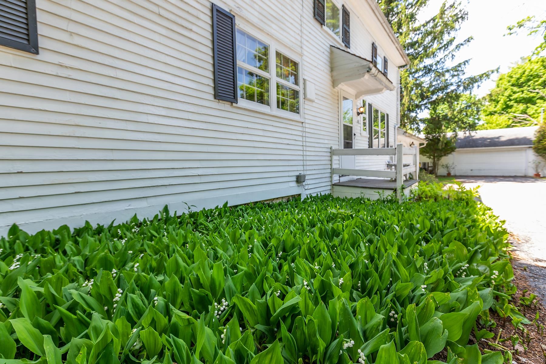 43 Monument Avenue Bennington, VT 05201 - Photo 5 of 40