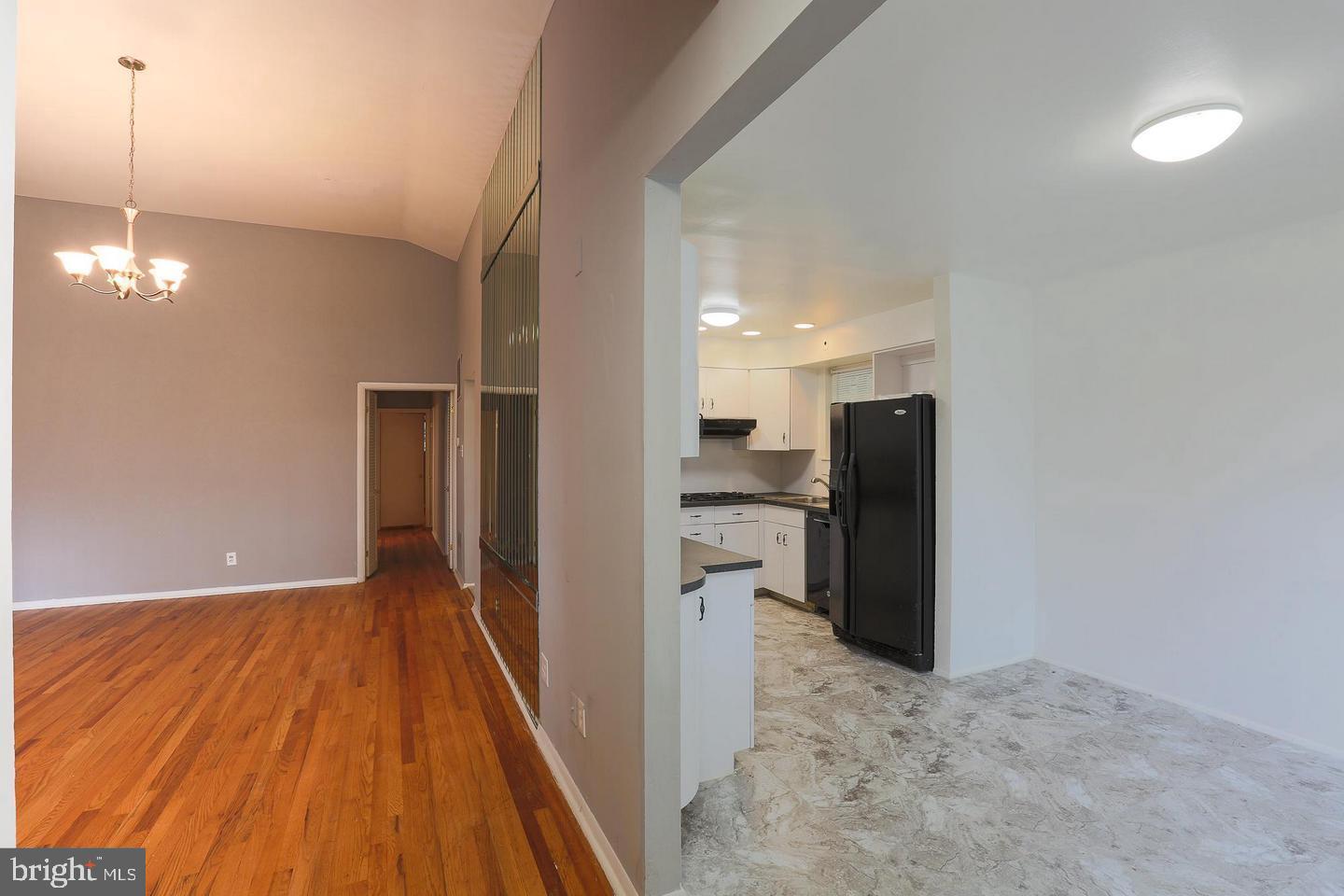 2412 Taney Road Baltimore, MD 21209 - Photo 3 of 30