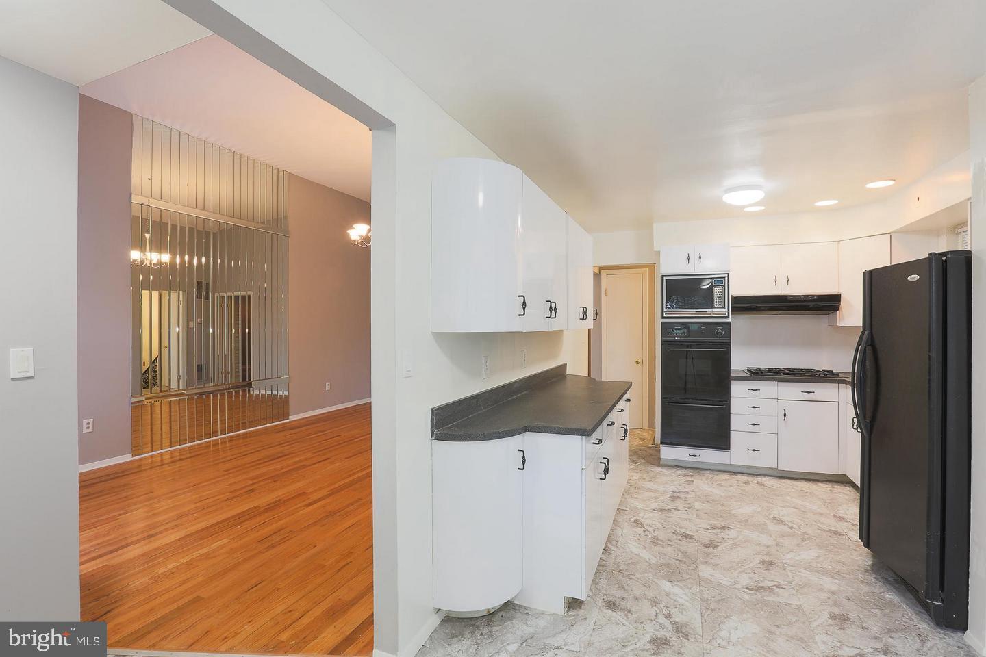 2412 Taney Road Baltimore, MD 21209 - Photo 4 of 30