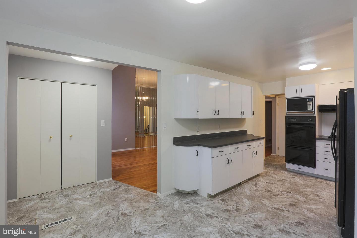 2412 Taney Road Baltimore, MD 21209 - Photo 5 of 30