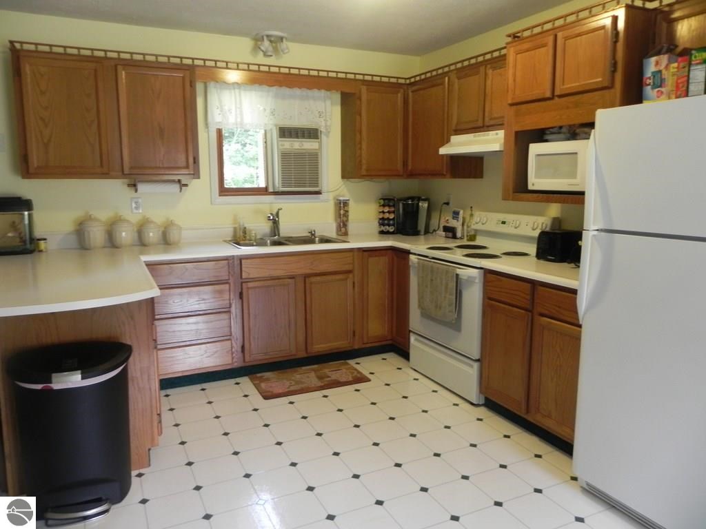8083 East Baseline Road Mount Pleasant, MI 48858 - Photo 10 of 25 1789371-9.JPG