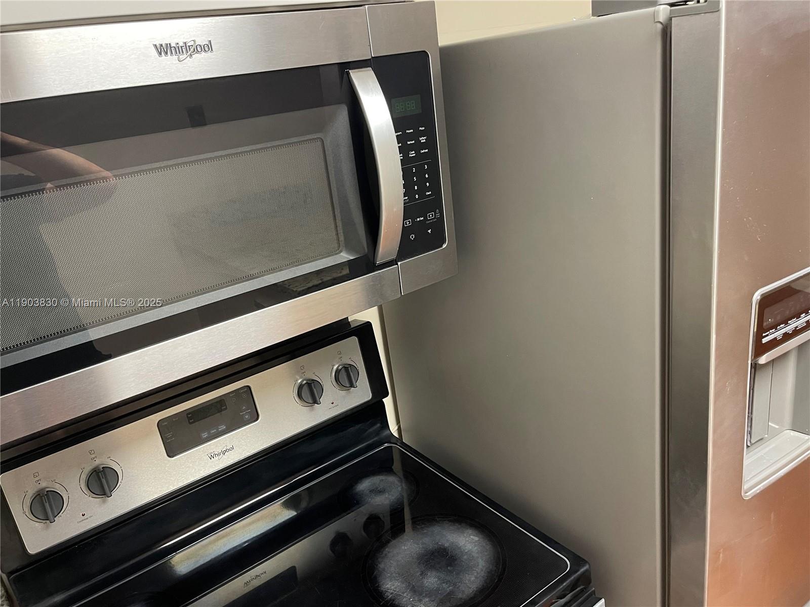 6900 Southwest 39th Street, Unit 206J Davie, FL 33314 - Photo 14 of 34 a close view of kitchen stove top oven