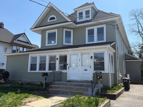 $3,400 | 24 Doxsey Place, Unit 3, Lynbrook, NY 11563