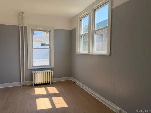 $3,400 | 24 Doxsey Place, Unit 3, Lynbrook, NY 11563