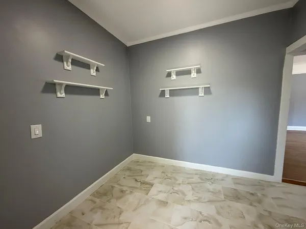 $3,400 | 24 Doxsey Place, Unit 3, Lynbrook, NY 11563