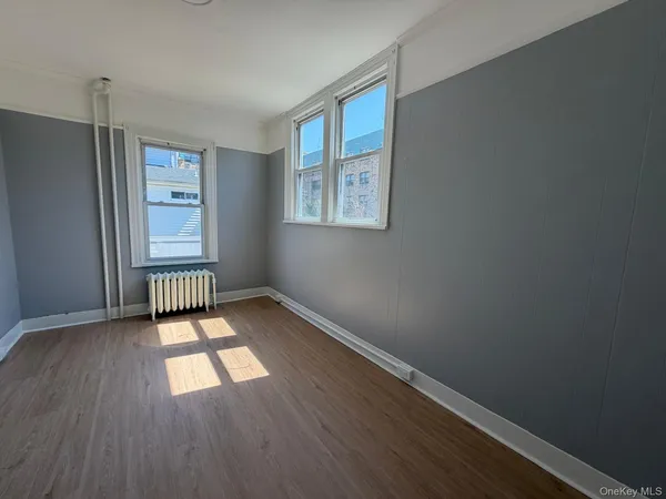 $3,400 | 24 Doxsey Place, Unit 3, Lynbrook, NY 11563