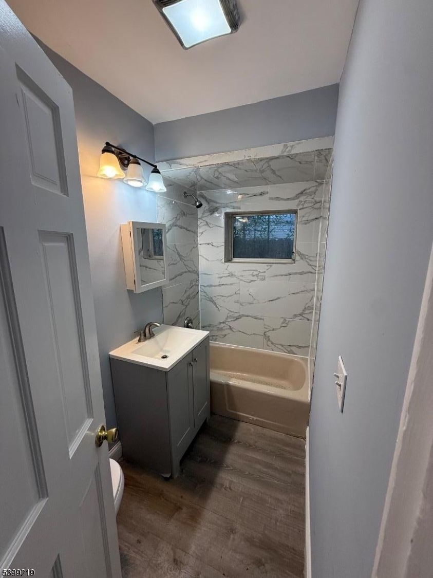 704 Park Avenue Elizabeth, NJ 07208 - Photo 14 of 15 a bathroom with a sink a bathtub and shower