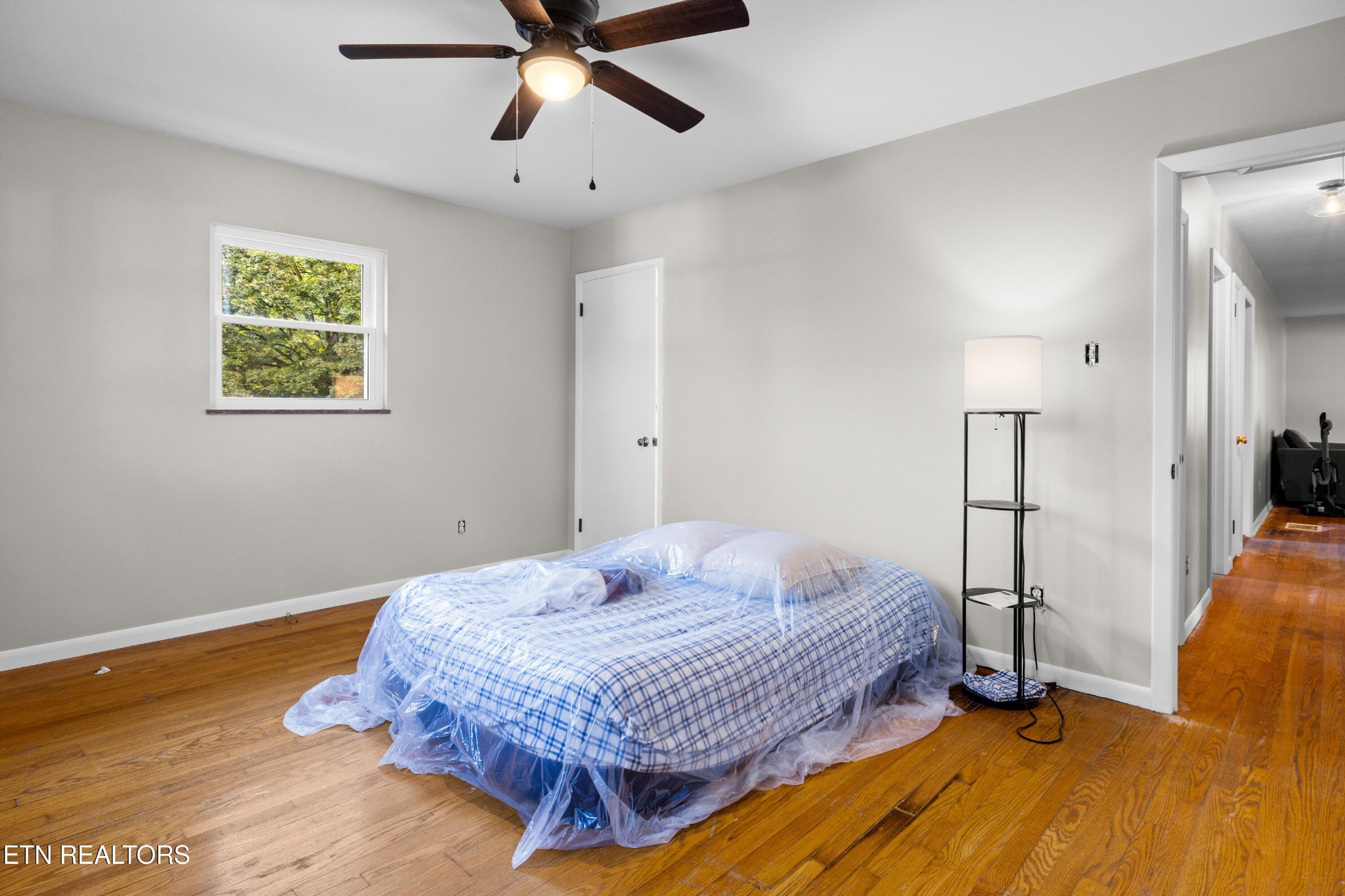 406 Overhill Road Knoxville, TN 37914 - Photo 12 of 24 a bedroom with a bed and a window