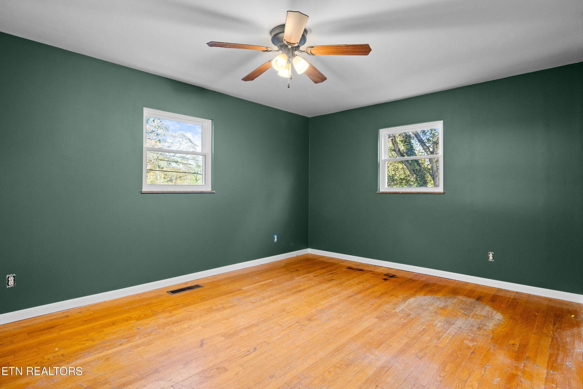 406 Overhill Road Knoxville, TN 37914 - Photo 15 of 24 a view of a big room with windows