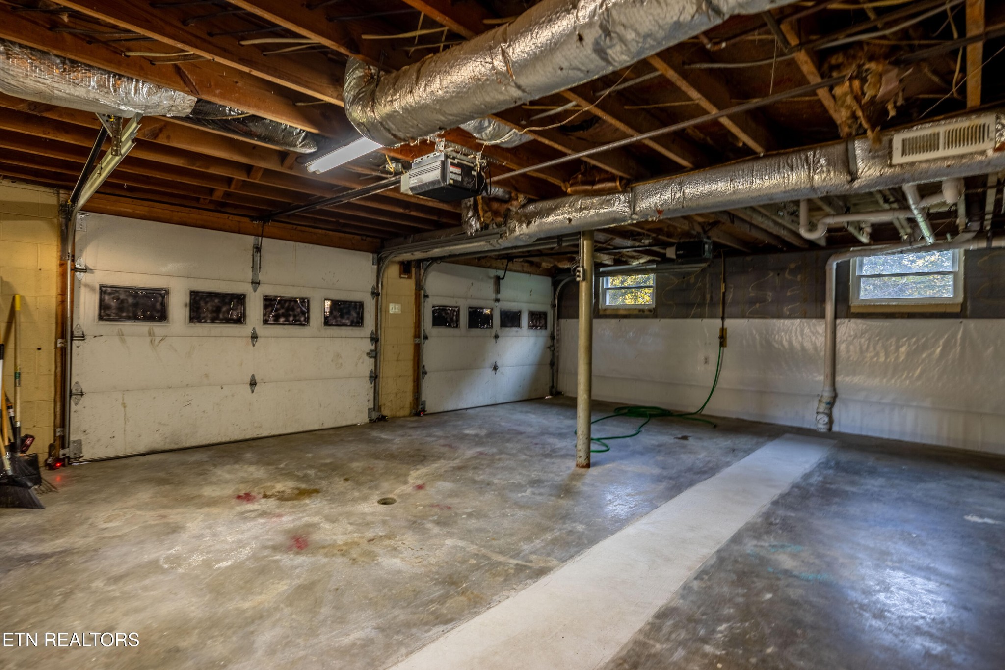 406 Overhill Road Knoxville, TN 37914 - Photo 16 of 24 a view of a garage