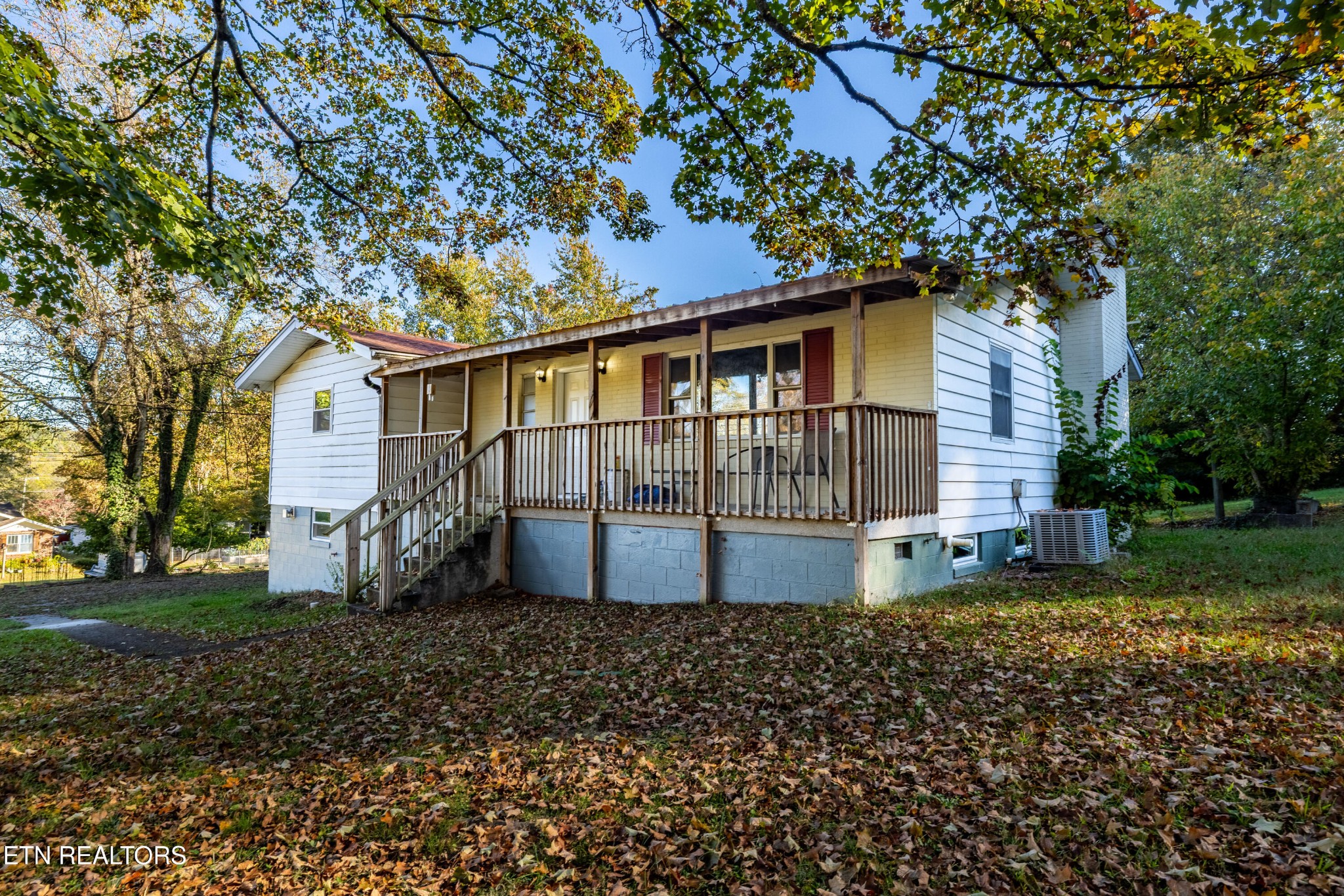 406 Overhill Road Knoxville, TN 37914 - Photo 2 of 24 a front view of a house with garden