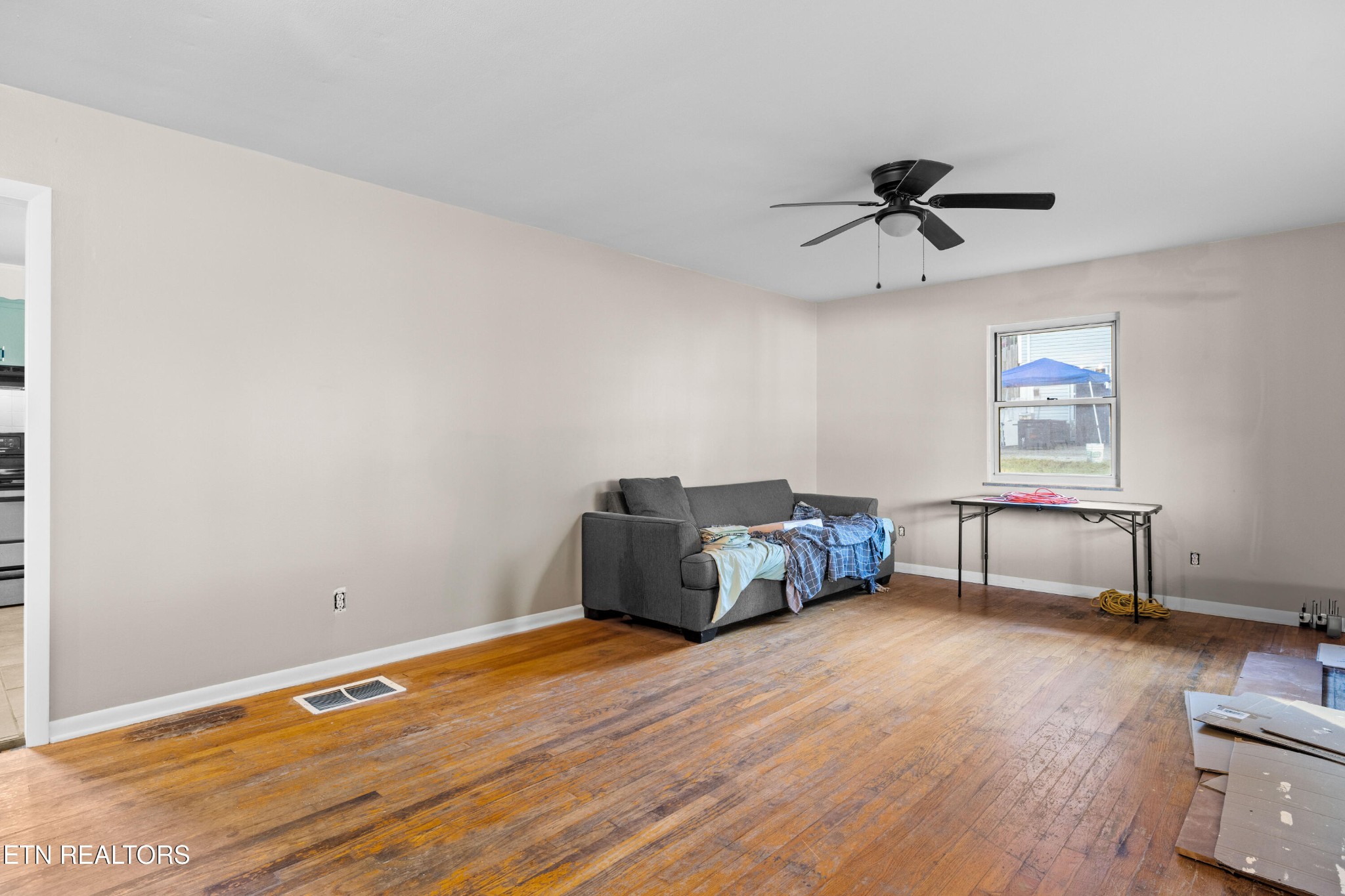 406 Overhill Road Knoxville, TN 37914 - Photo 4 of 24 a living room with furniture and a wooden floor