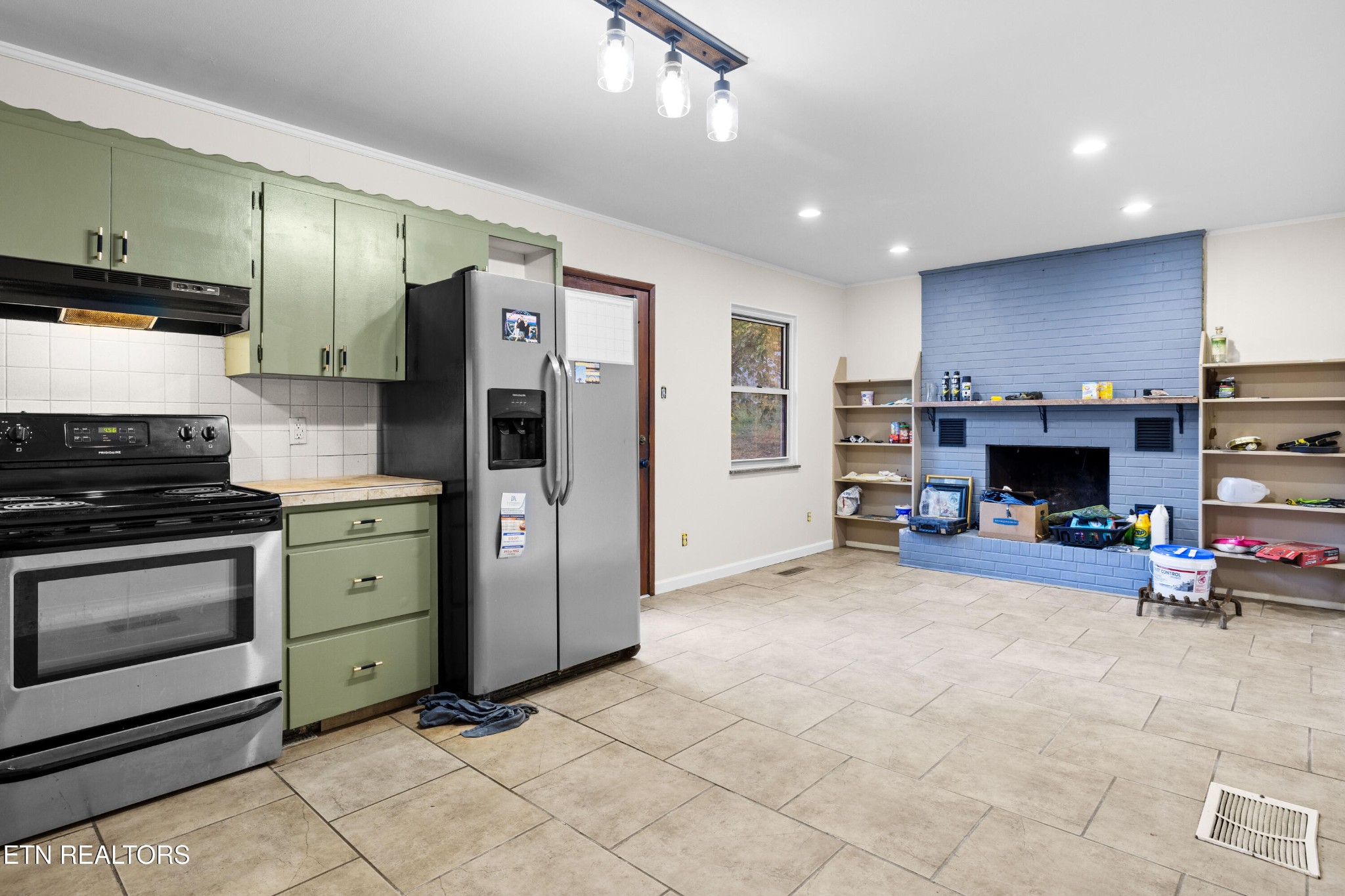 406 Overhill Road Knoxville, TN 37914 - Photo 7 of 24 a kitchen with stainless steel appliances granite countertop a refrigerator and a stove top oven