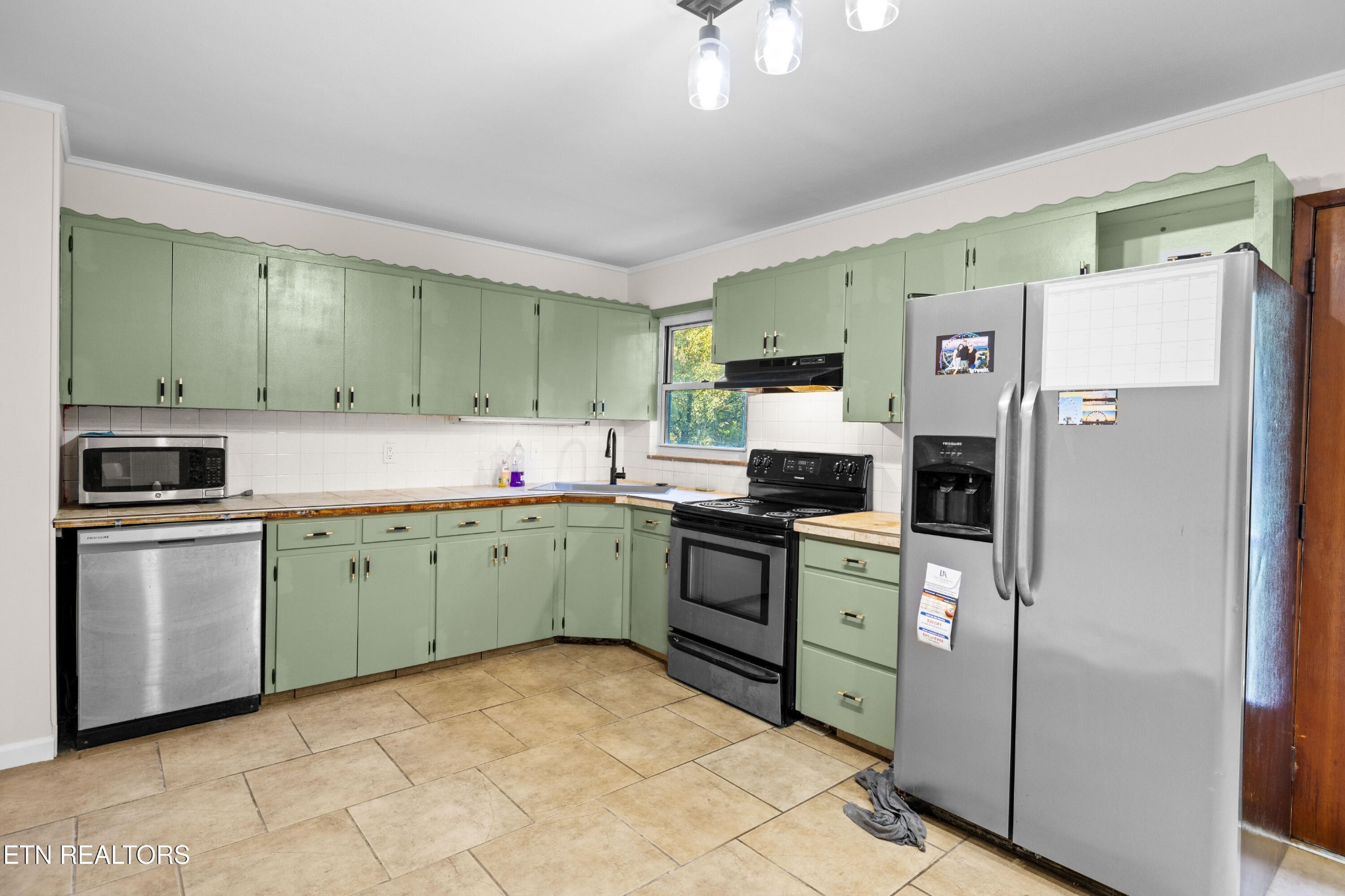 406 Overhill Road Knoxville, TN 37914 - Photo 9 of 24 a kitchen with a sink cabinets and stainless steel appliances