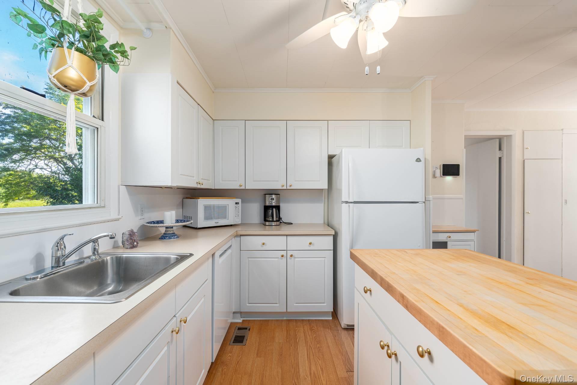 2380 South Harbor Road Southold, NY 11971 - Photo 4 of 18 2380 South Harbor Road