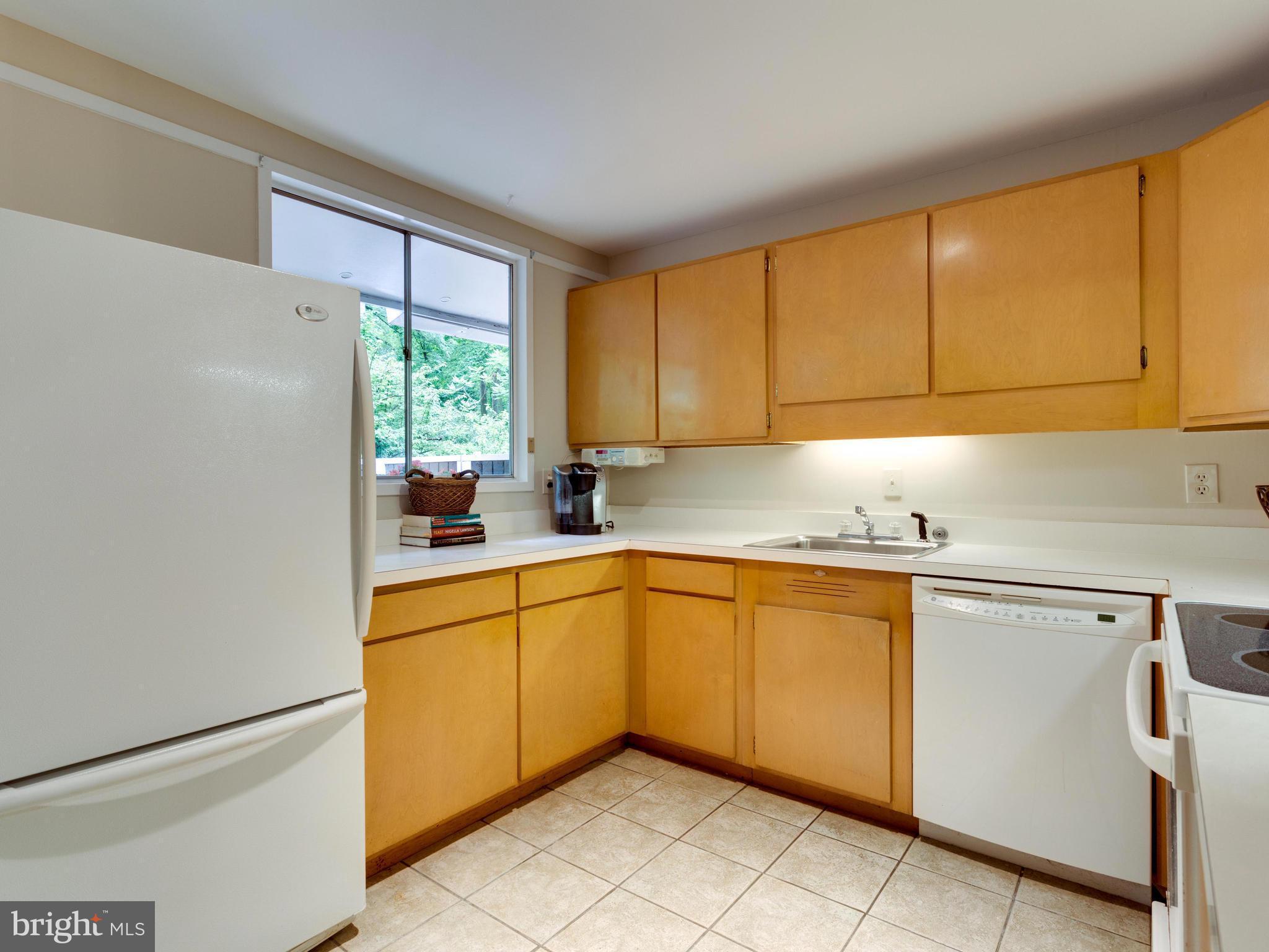 7527 Elba Road Alexandria, VA 22306 - Photo 4 of 6 Kitchen