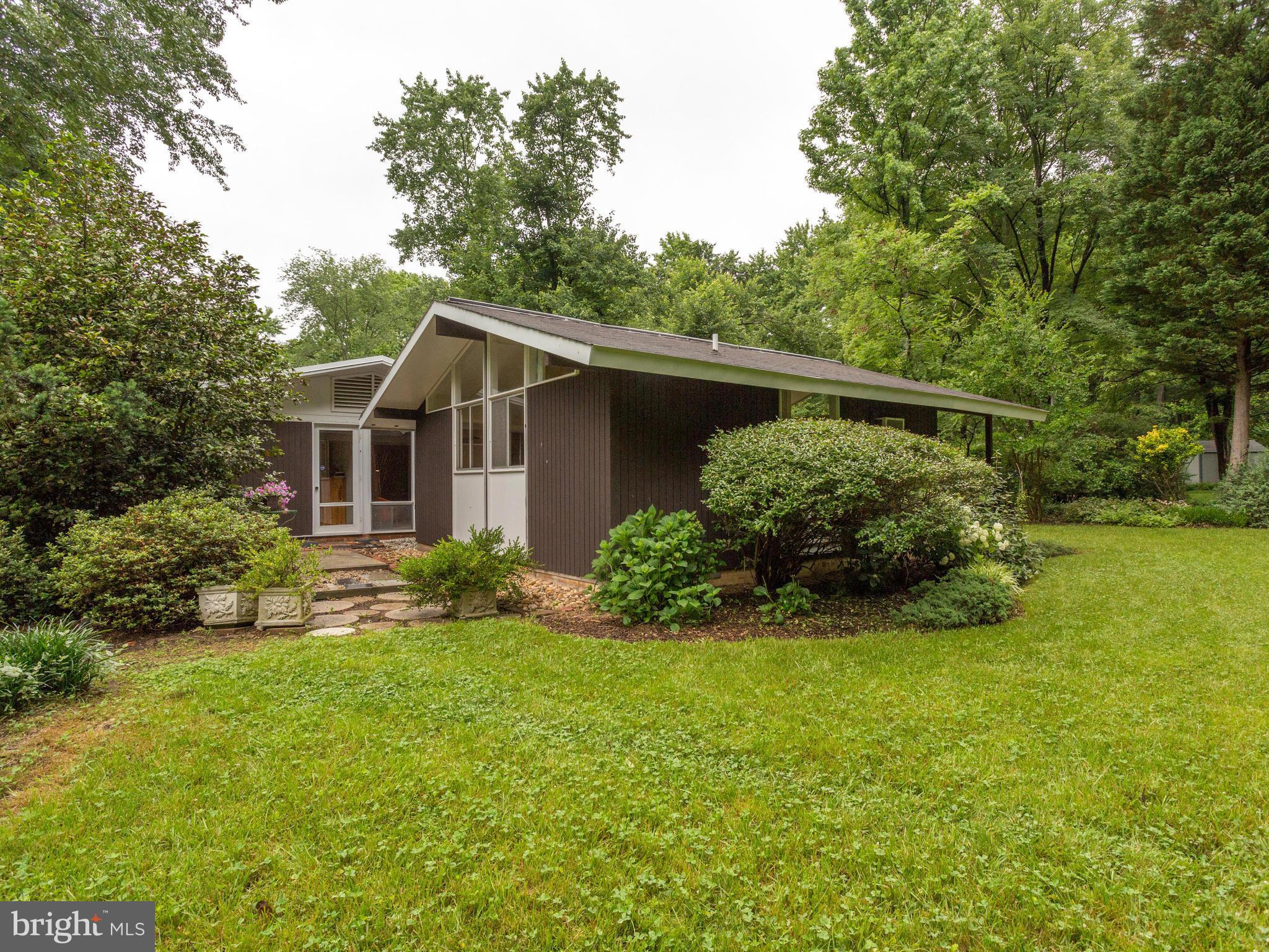 7527 Elba Road Alexandria, VA 22306 - Photo 5 of 6 Exterior (Rear)