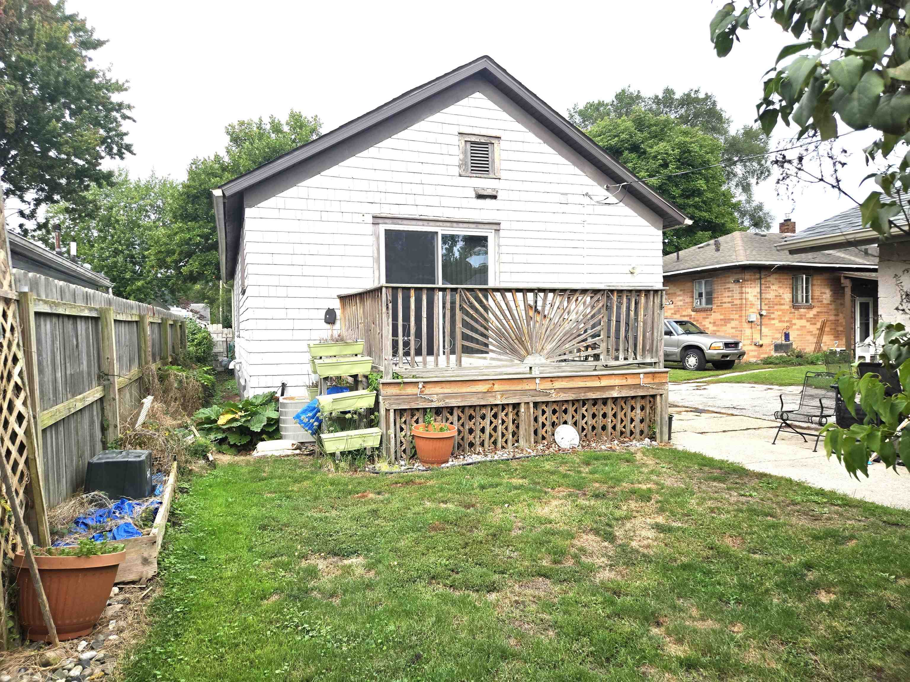 1530 Elizabeth Street Bay City, MI 48708 - Photo 3 of 23 Gallery Image 3