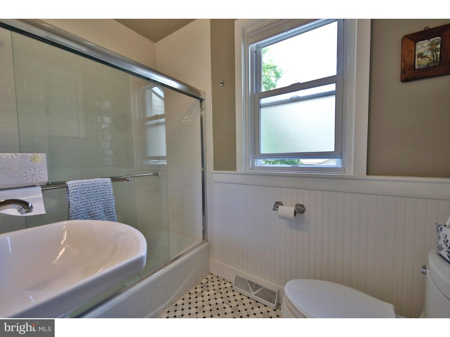 116 Hilltop Road Philadelphia, PA 19118 - Photo 17 of 25 Bathroom