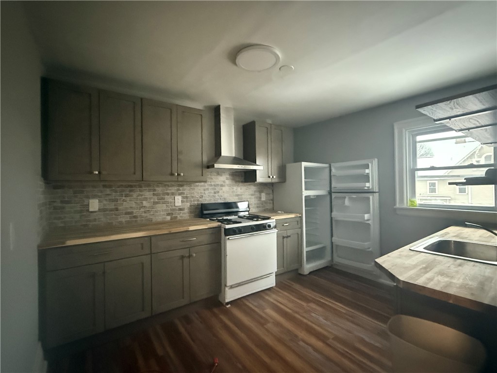 1042 Monroe Avenue Rochester, NY 14620 - Photo 3 of 13