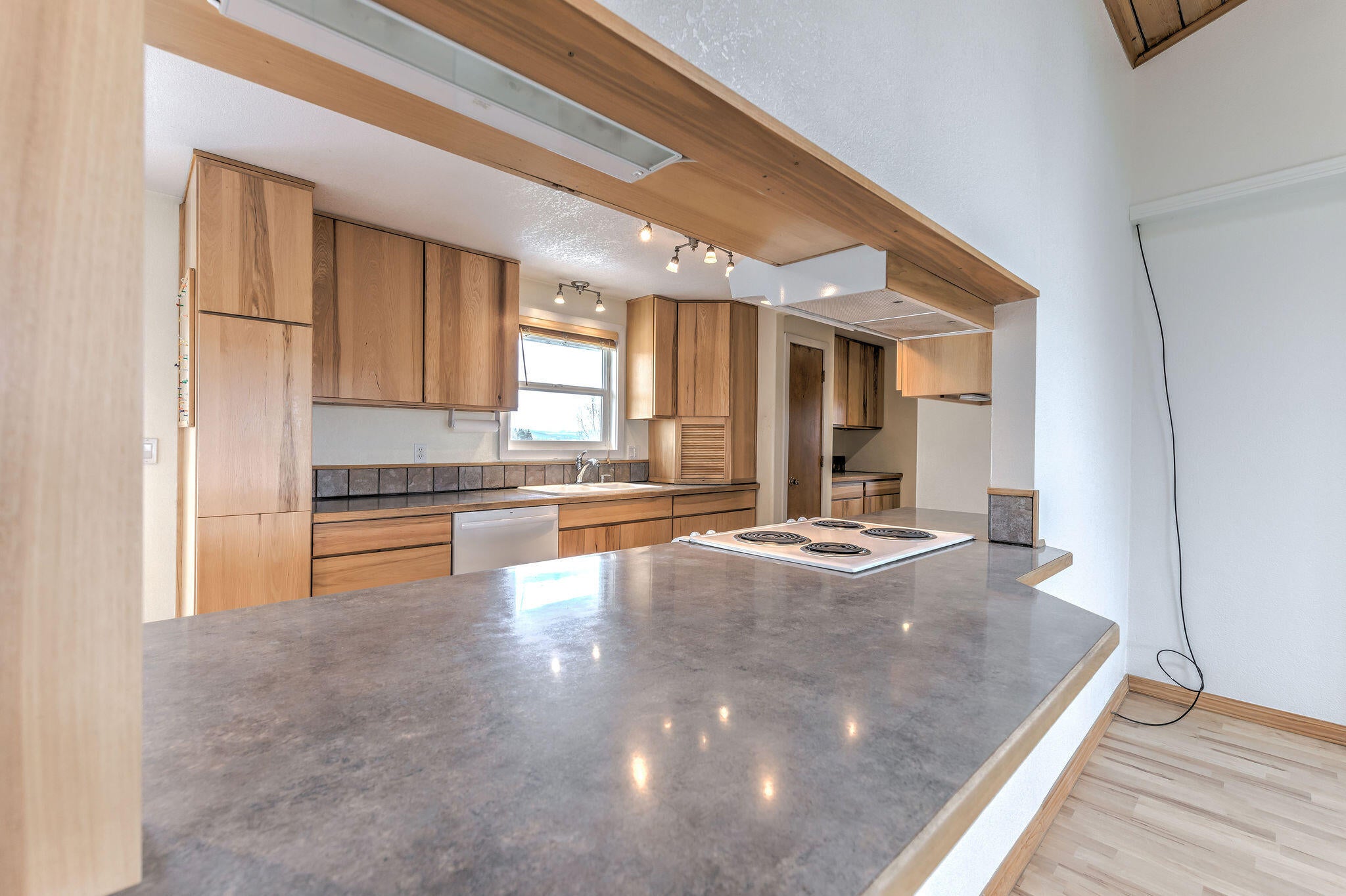 6533 Green Valley Road Prineville, OR 97754 - Photo 8 of 41 KITCHEN