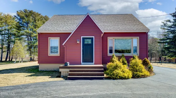 $329,000 | 1323 Midline Road, Amsterdam, NY 12010