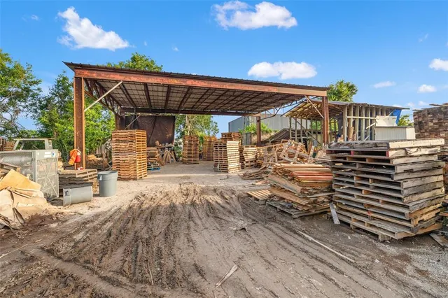 $1,300,000 | 6755 33rd Street East, Sarasota, FL 34243