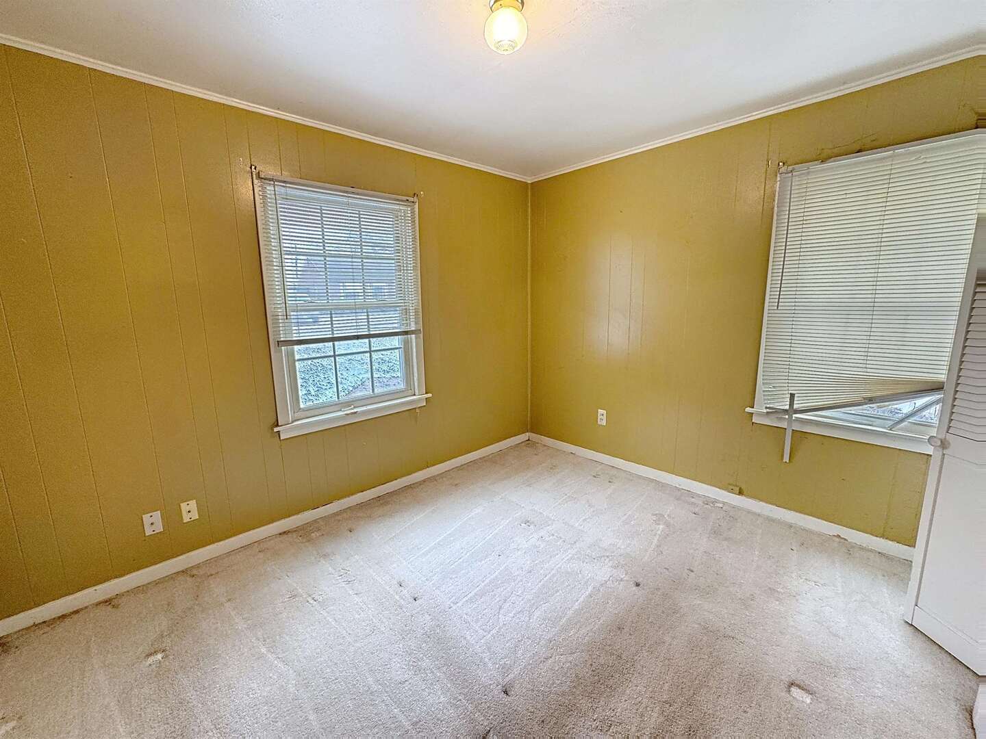 1213 29th Ave Court Moline, IL 61265 - Photo 11 of 17 a view of an empty room with a window