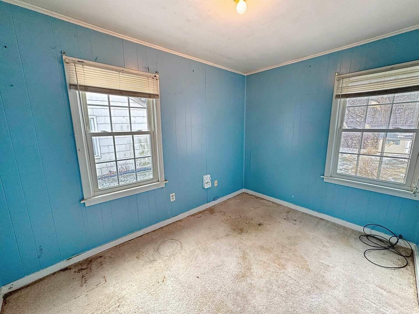 1213 29th Ave Court Moline, IL 61265 - Photo 13 of 17 an empty room with windows and closet